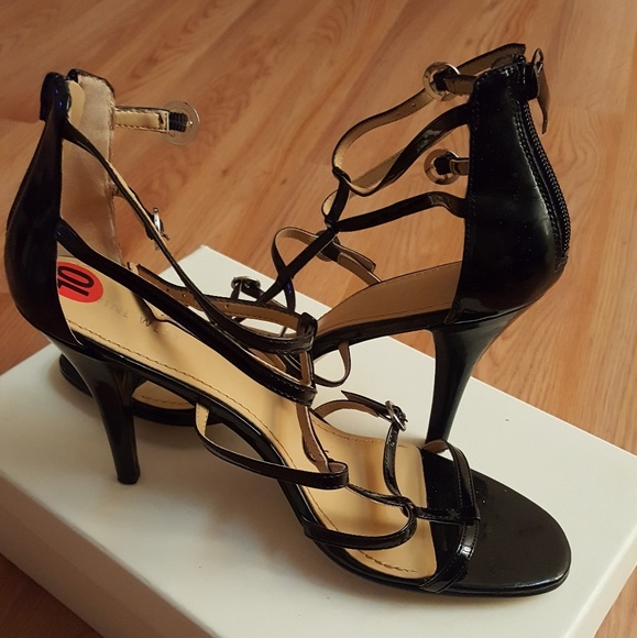 Sandals - Picture 2 of 4